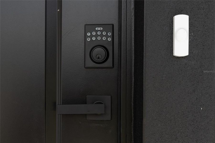 Exterior details and patio area of a home in , Ocala (Image 4).