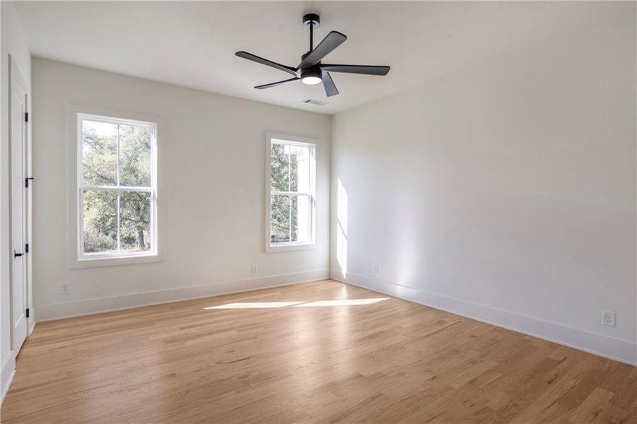 Spacious, unfurnished interior of a new home in , Bogart (Image 45).