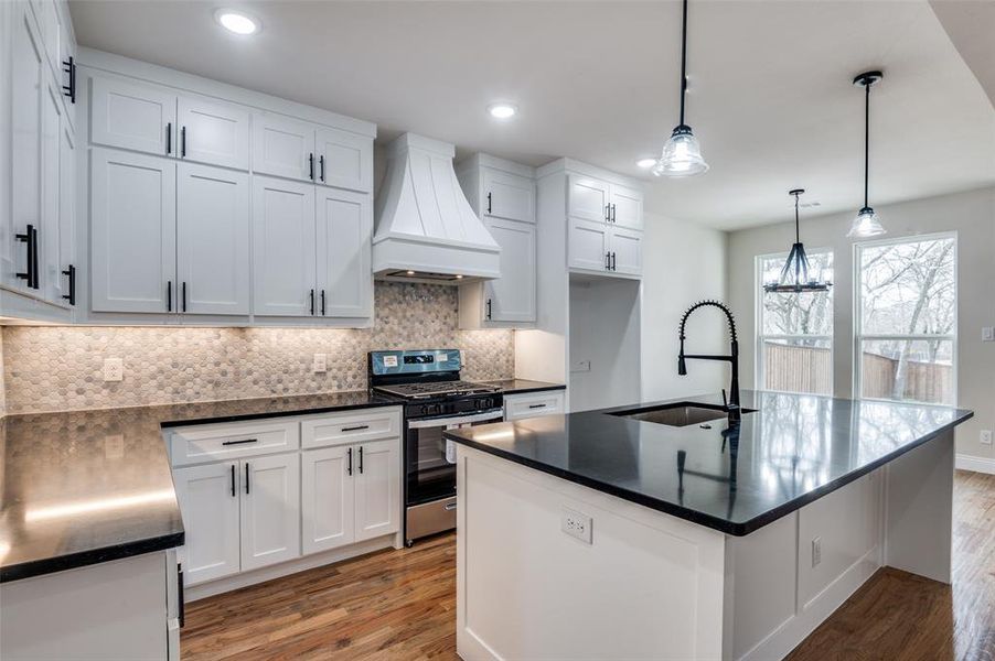 Furnished interior view inside a new home in , Seagoville (Image 11).