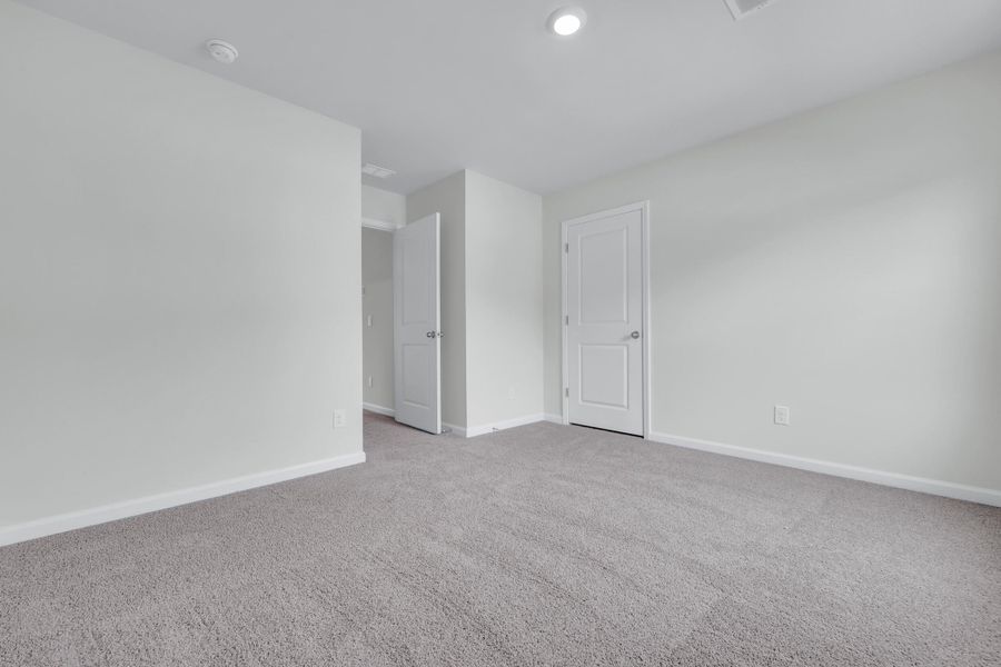Spacious, unfurnished interior of a new home in Hillcrest, Ravenel (Image 15).