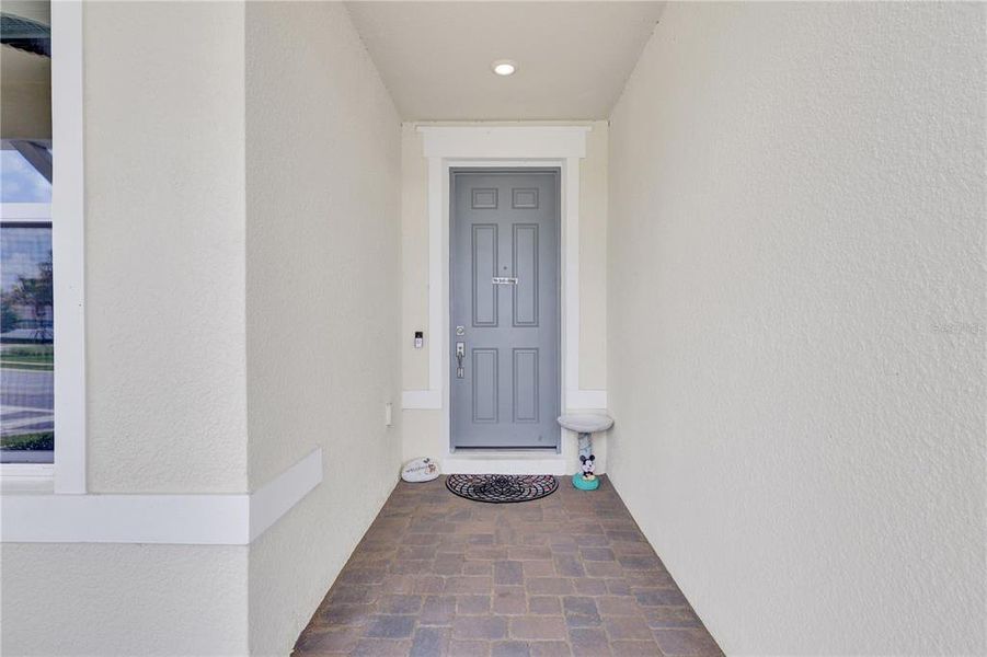 Exterior details and patio area of a home in , Winter Garden (Image 22).