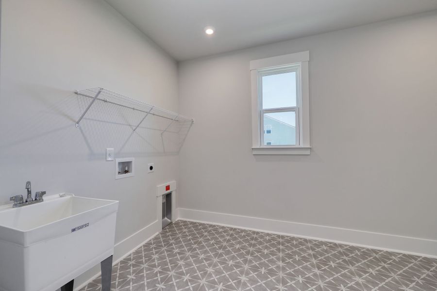 Spacious, unfurnished interior of a new home in Del Webb North Myrtle Beach, Myrtle Beach (Image 19).