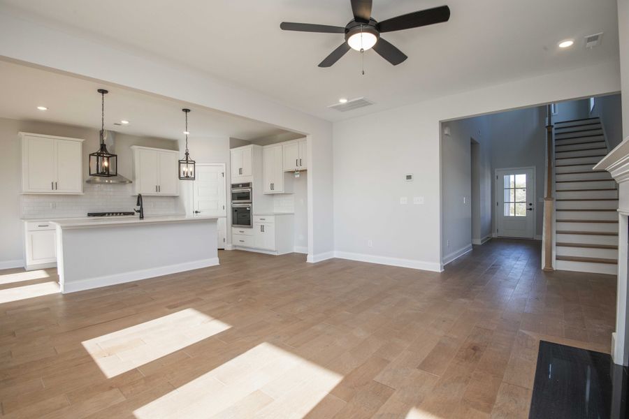Spacious, unfurnished interior of a new home in Ivey Farms - The Grove Collection, Farragut (Image 20). Spacious, unfurnished interior of a new home in Ivey Farms - The Grove Collection, Farragut (Image 20).