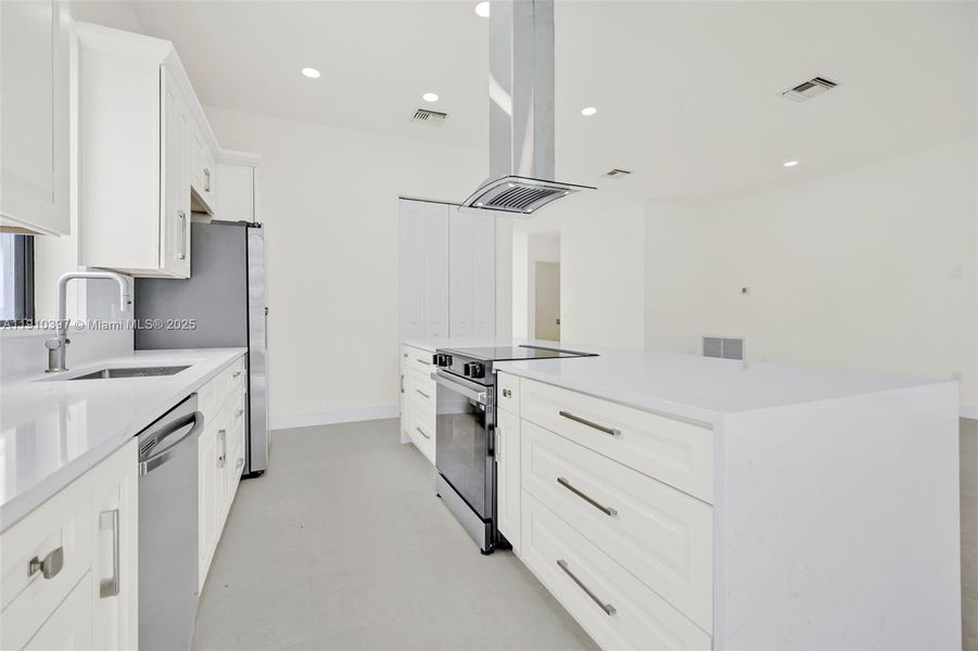 Extra room for those big family dinners. Extra room for those big family dinners.