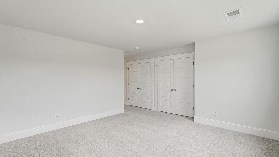 Spacious, unfurnished interior of a new home in Sheep Island, Summerville (Image 21).