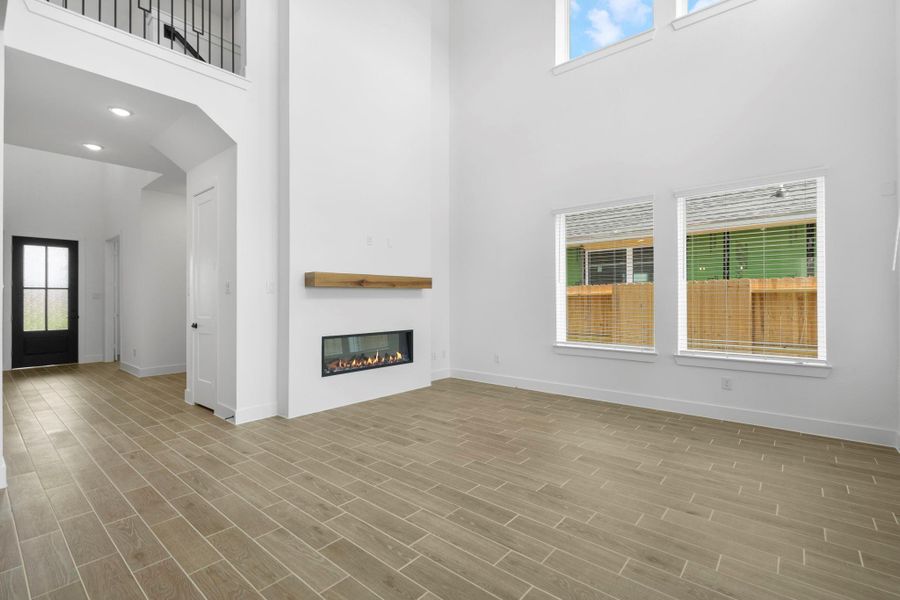 Spacious, unfurnished interior of a new home in Riceland, Mont Belvieu (Image 27).