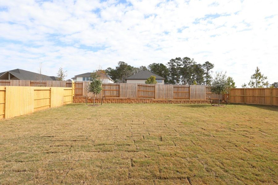 Exterior details and patio area of a home in Clopton Farms, Montgomery (Image 3).