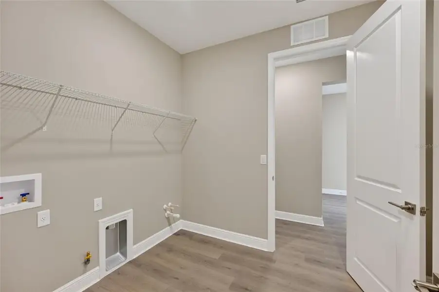 Spacious, unfurnished interior of a new home in , Ocala (Image 47).