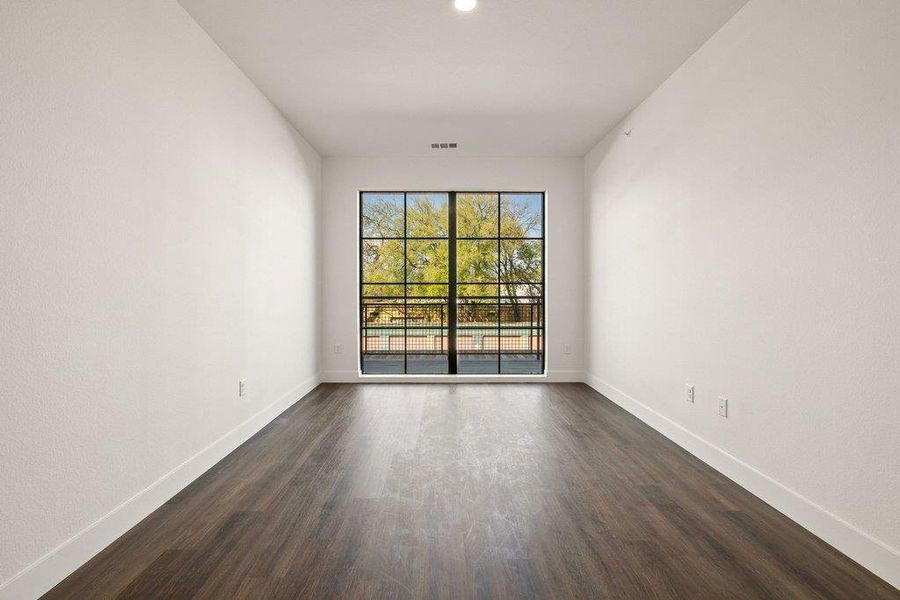 Spacious, unfurnished interior of a new home in , Austin (Image 6).