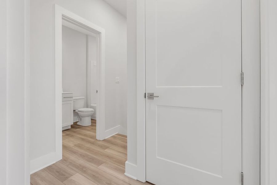 Spacious, unfurnished interior of a new home in Echo Park, Suwanee (Image 25).