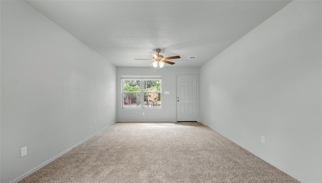 **Photos are sample photos of similar plan. Colors and features might vary** **Photos are sample photos of similar plan. Colors and features might vary**