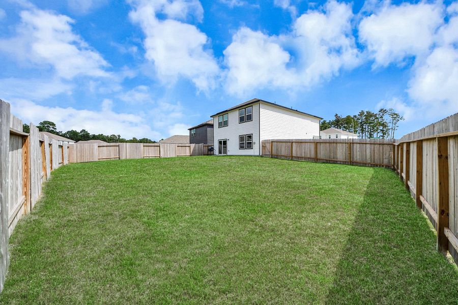 Make this expansive backyard can be yours when living here