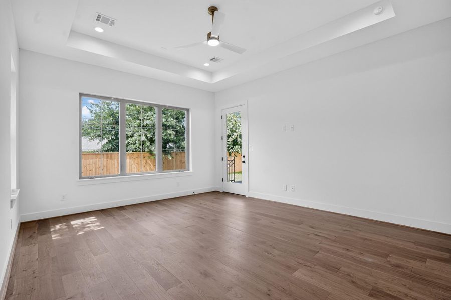 Spacious, unfurnished interior of a new home in , Houston (Image 38).