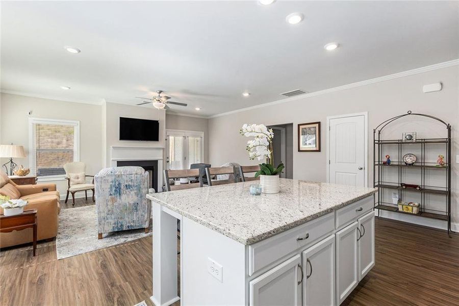 Furnished interior view inside a new home in , Villa Rica (Image 9).