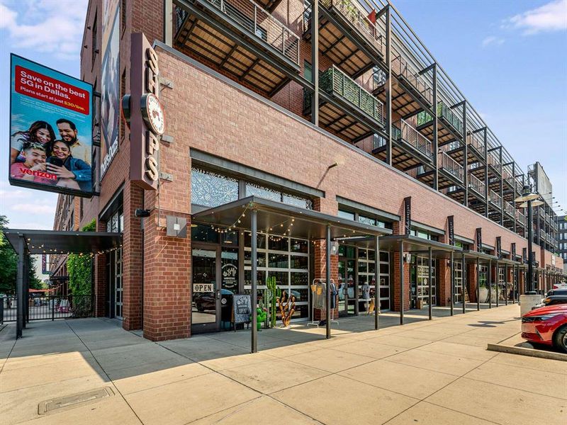 The Cedars is surrounded by some of Dallas's most noteworthy spots; The Farmers Market, Bishop Arts, the Design District, Klyde Warren Park, Southside Ballroom & Gilley's of Dallas, AT&T Discovery District, Reunion Tower, Dallas Museum of Art, Pioneer Plaza, Downtown & Uptown.