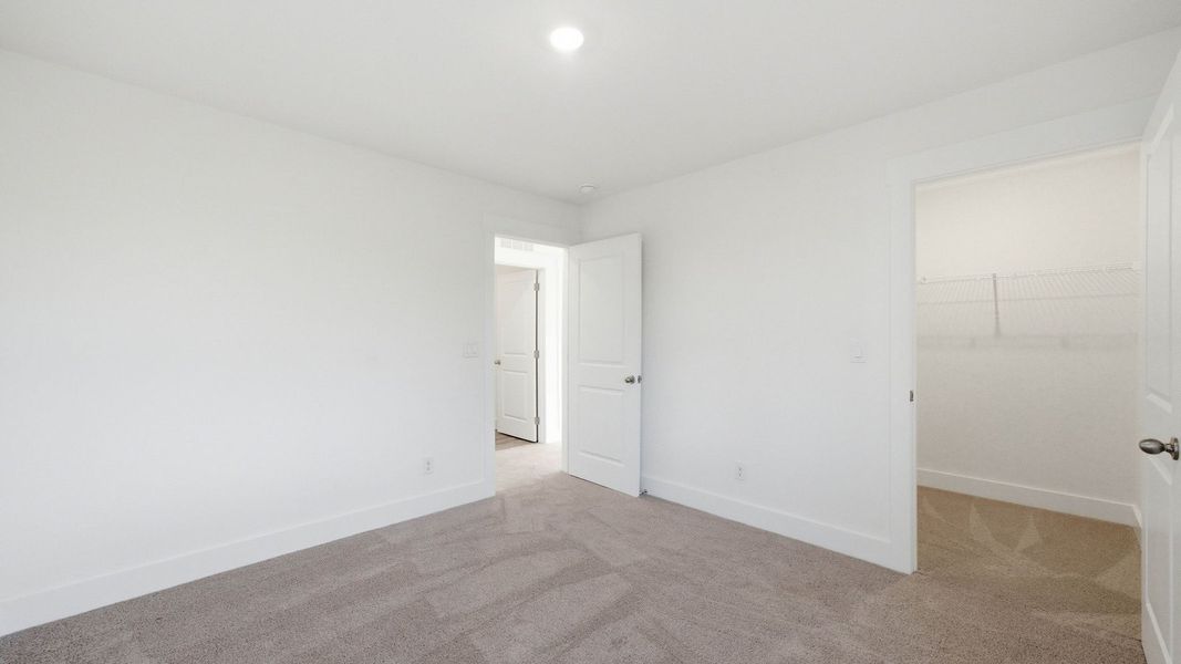 Spacious, unfurnished interior of a new home in Fieldcrest Acres, Blountville (Image 27).