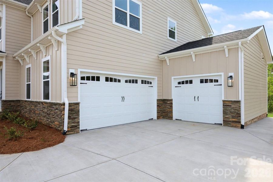 Exterior details and patio area of a home in Edmunds Farm, Clover (Image 4).