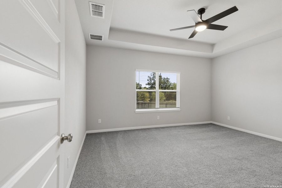 Spacious, unfurnished interior of a new home in Cinco Lakes, San Antonio (Image 24).