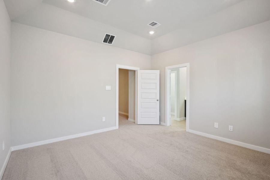 Spacious, unfurnished interior of a new home in Kemah Crossing - City Series, Kemah (Image 20). Spacious, unfurnished interior of a new home in Kemah Crossing - City Series, Kemah (Image 20).