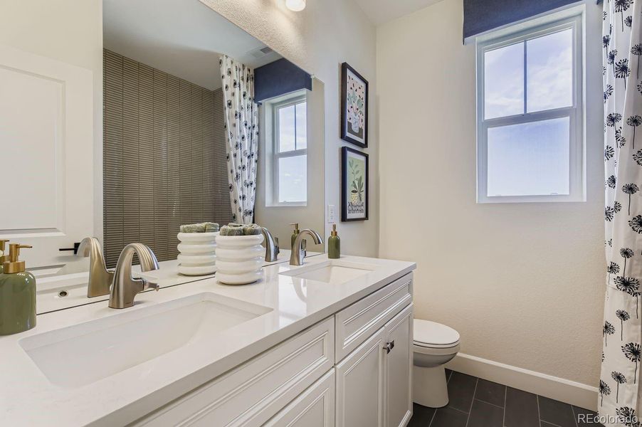 INTERIOR PHOTOS ARE WILLOW MODEL HOME.