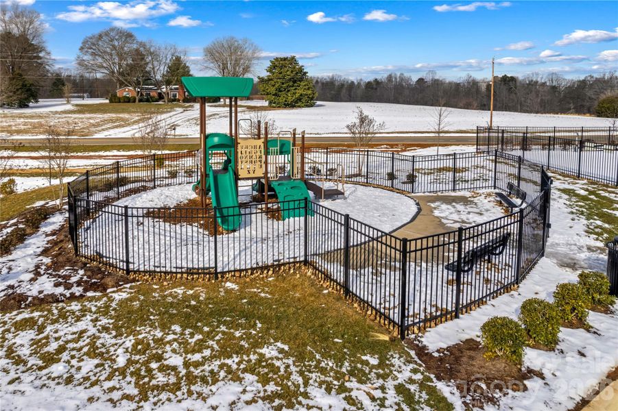 Community amenities in Wallace Springs, Statesville (Image 39).