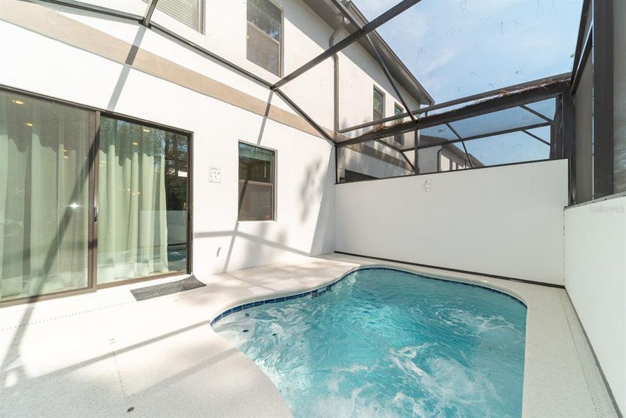 Exterior details and patio area of a home in , Orlando (Image 29).