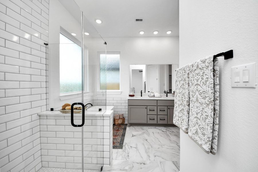 Furnished interior view inside a new home in Meridiana 50's, Manvel (Image 11).