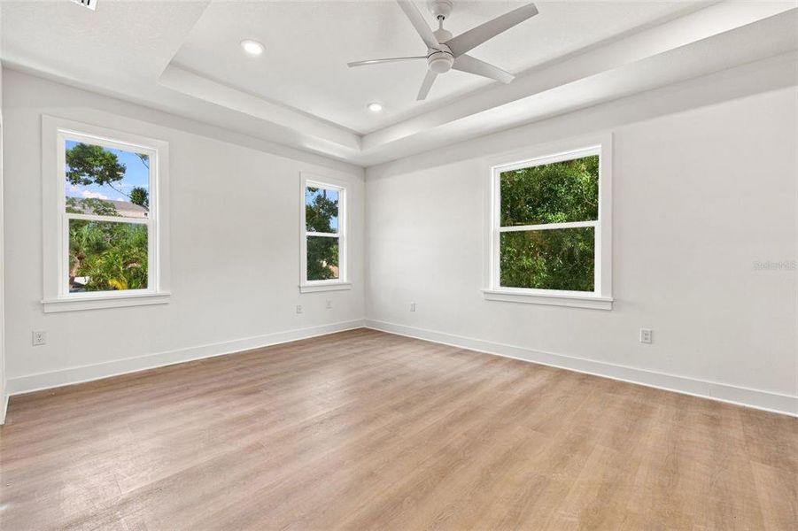 Spacious, unfurnished interior of a new home in , Tampa (Image 14).