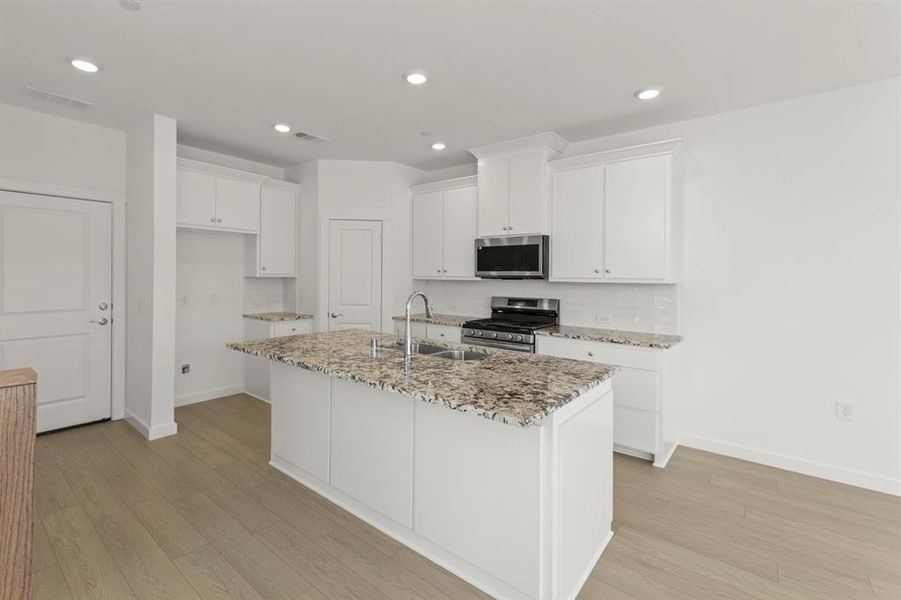 1827 Azalea_2282_Cypress II_Kitchen (2)