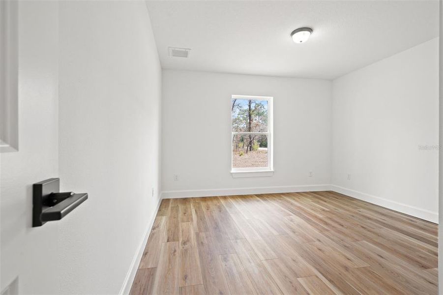 Spacious, unfurnished interior of a new home in , Weeki Wachee (Image 46).