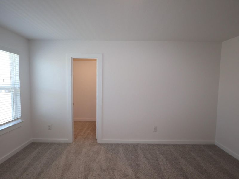 Spacious, unfurnished interior of a new home in Miller's Pond, Rosenberg (Image 18).