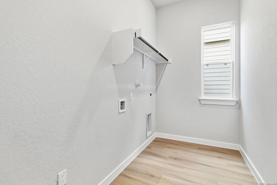Spacious, unfurnished interior of a new home in Timber Creek, San Antonio (Image 16). Spacious, unfurnished interior of a new home in Timber Creek, San Antonio (Image 16).