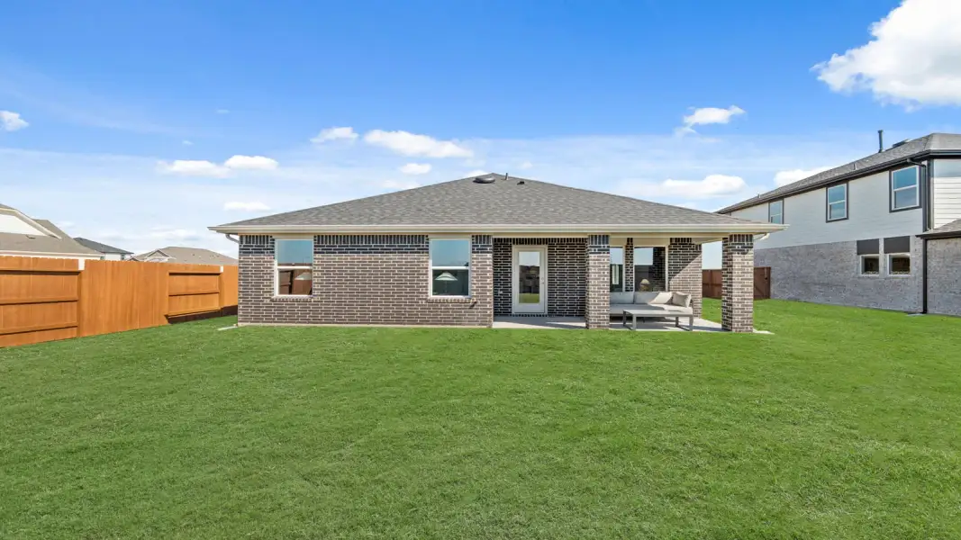Exterior details and patio area of a home in Sunterra Lakes, Brookshire (Image 21).