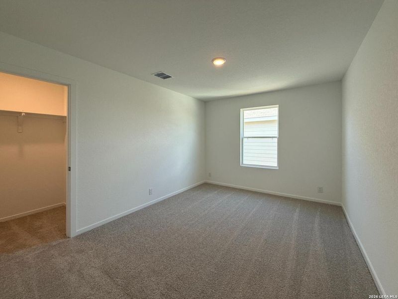 Spacious, unfurnished interior of a new home in Hennersby Hollow, San Antonio (Image 22). Spacious, unfurnished interior of a new home in Hennersby Hollow, San Antonio (Image 22).