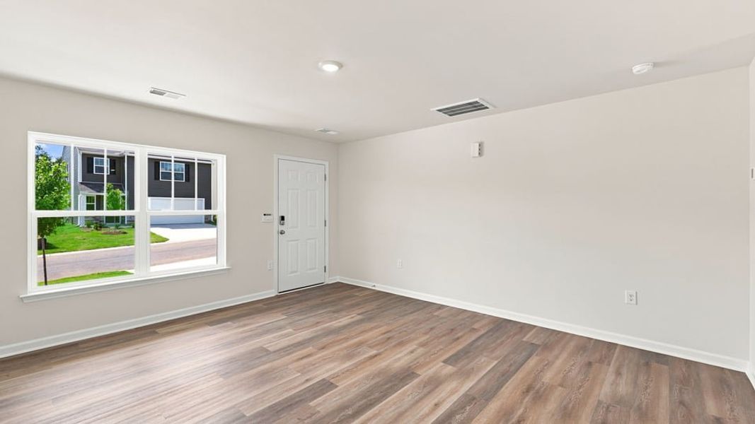 Spacious, unfurnished interior of a new home in Tyger Pines, Moore (Image 16).