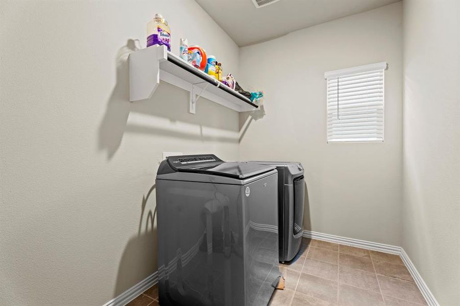 Furnished interior view inside a new home in Briarwood Hills - Highland Series, Forney (Image 8). Furnished interior view inside a new home in Briarwood Hills - Highland Series, Forney (Image 8).