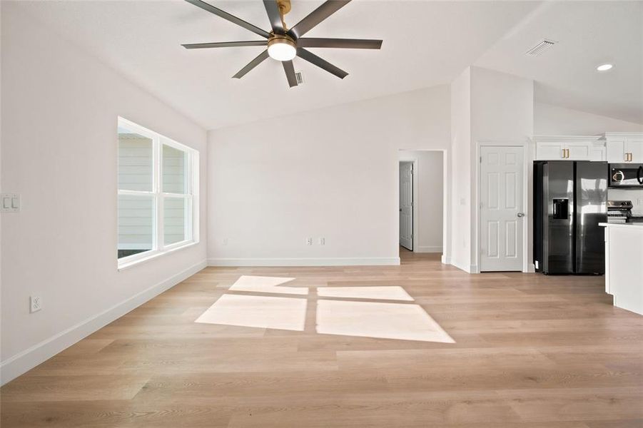 Spacious, unfurnished interior of a new home in , Ocala (Image 22).