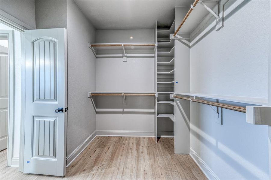 Spacious, unfurnished interior of a new home in , Paradise (Image 25).