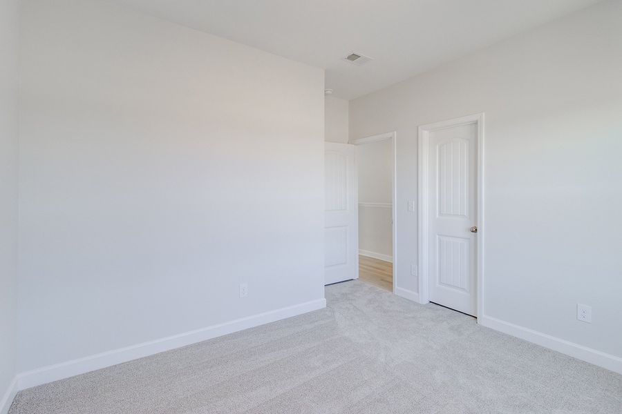 Spacious, unfurnished interior of a new home in Hendrix Farms, Lexington (Image 35).
