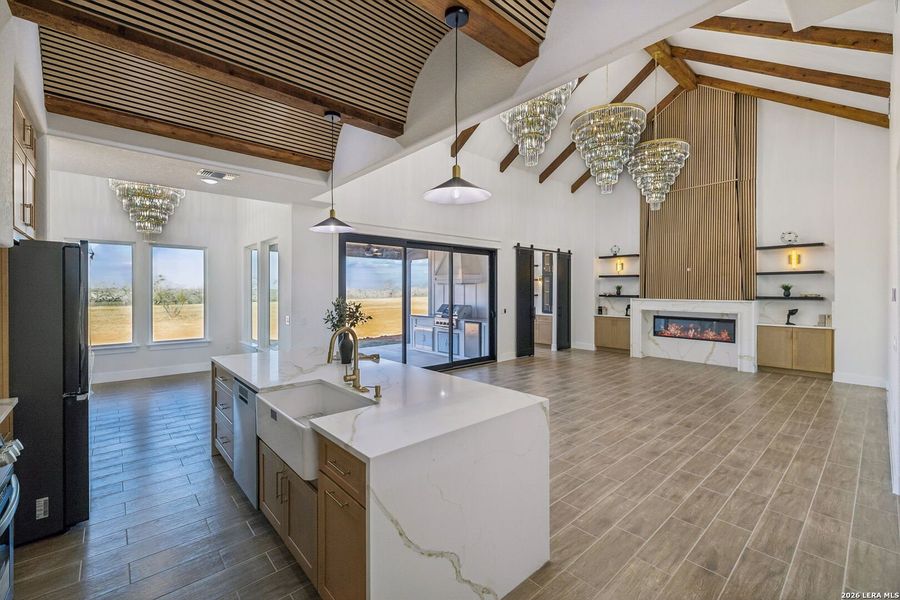 Community amenities in , Floresville (Image 33).