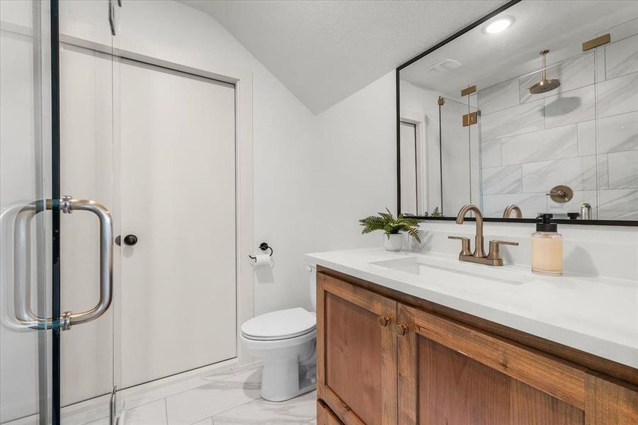 Full bathroom on second floor off bonus room space for convenience.