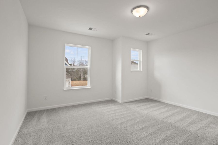 Spacious, unfurnished interior of a new home in Bellevue, Greenville (Image 24).