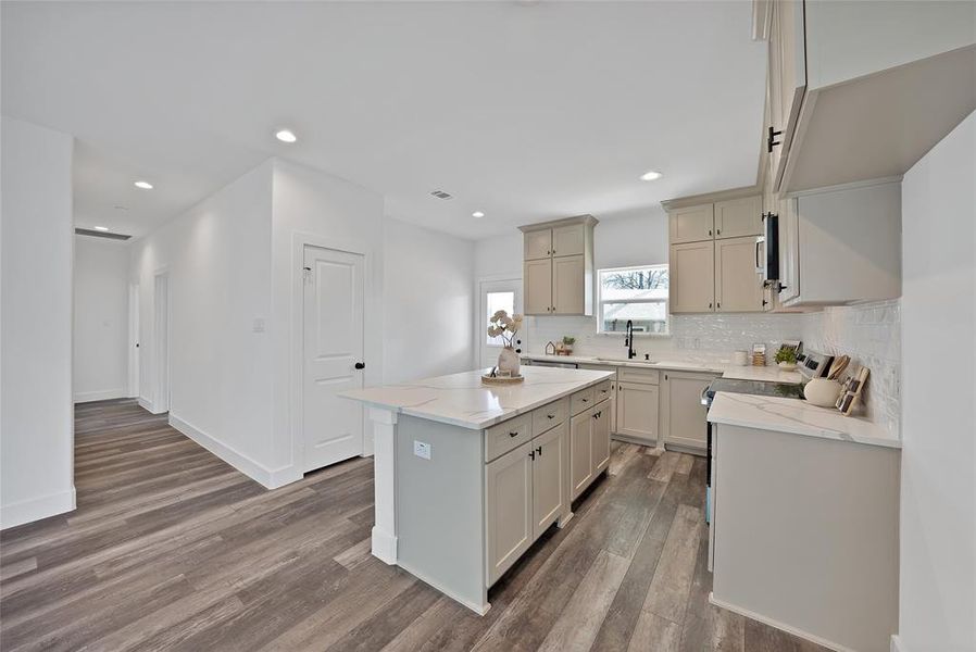 Furnished interior view inside a new home in , East Tawakoni (Image 7).