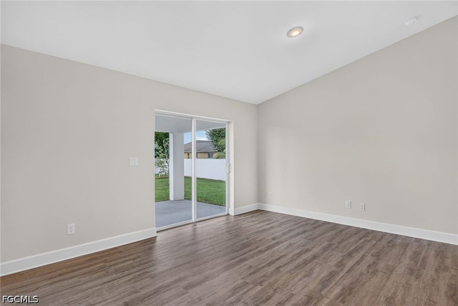 Spacious, unfurnished interior of a new home in Cape Coral, Cape Coral (Image 16).