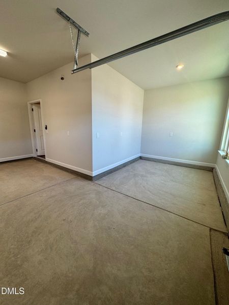 Extra Storage Space in Garage! Extra Storage Space in Garage!