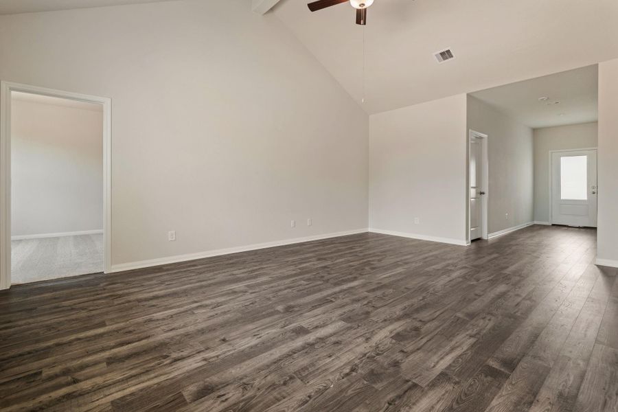 Spacious, unfurnished interior of a new home in Trails at Cochran Ranch, Waller (Image 14).