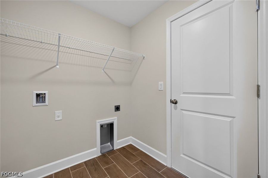 Spacious, unfurnished interior of a new home in Cape Coral, Cape Coral (Image 22).