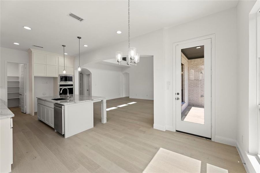 013. 1805 Gem - Dining (2)