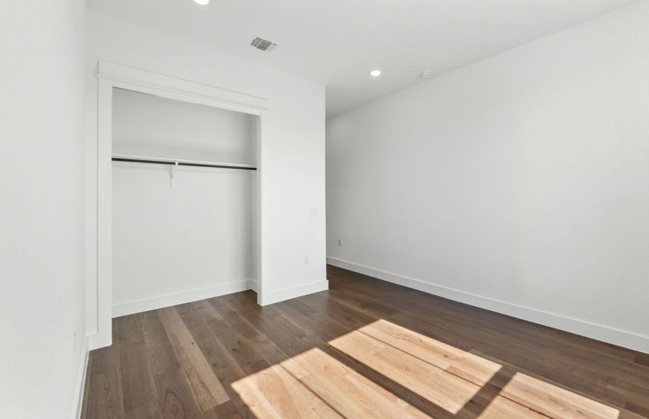 Spacious, unfurnished interior of a new home in Sun City Texas, Georgetown (Image 12).