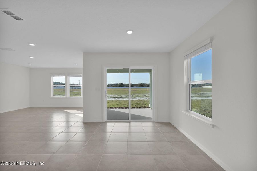 Spacious, unfurnished interior of a new home in Wells Landing, Jacksonville (Image 15).